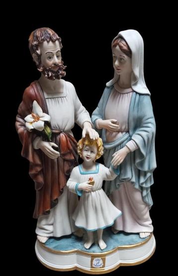 Capodimonte heilige familie.  beschikbaar voor biedingen