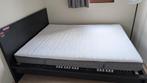 Bed met lattenbodems en matras, Ophalen, Zwart, Zo goed als nieuw, Twijfelaar