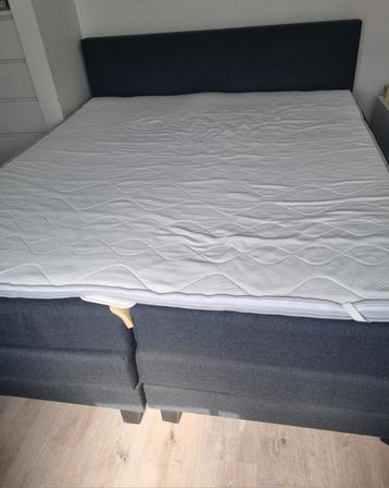Electrische boxspring 180x200 met nieuwe topper en matraswig beschikbaar voor biedingen