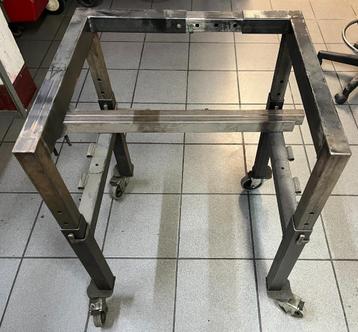 Motortafel of frame speciaal ontworpen voor Harley frames beschikbaar voor biedingen