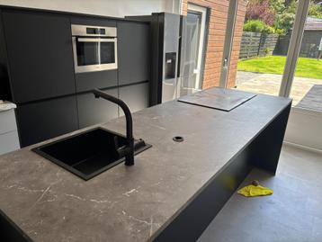 Moderne greeploze matzwarte eilandkeuken GEDEMONTEERD beschikbaar voor biedingen