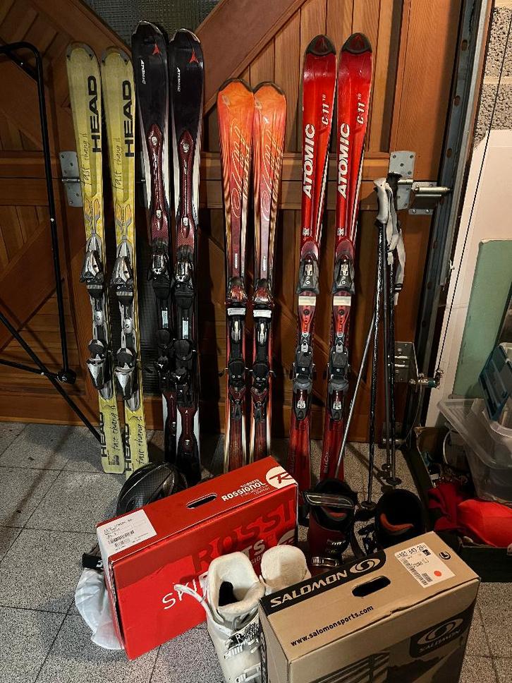 4 paar ski's met 2 paar schoenen, 2 helmen, 2 skibrillen, Sport en Fitness, Skiën en Langlaufen, Gebruikt, Ski's, Ski, Atomic