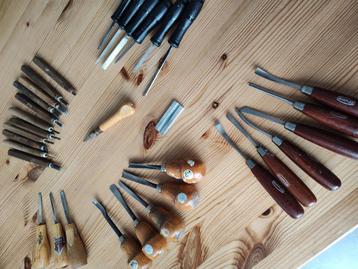 32 verschillende bijtels voor houtsculptuur beschikbaar voor biedingen