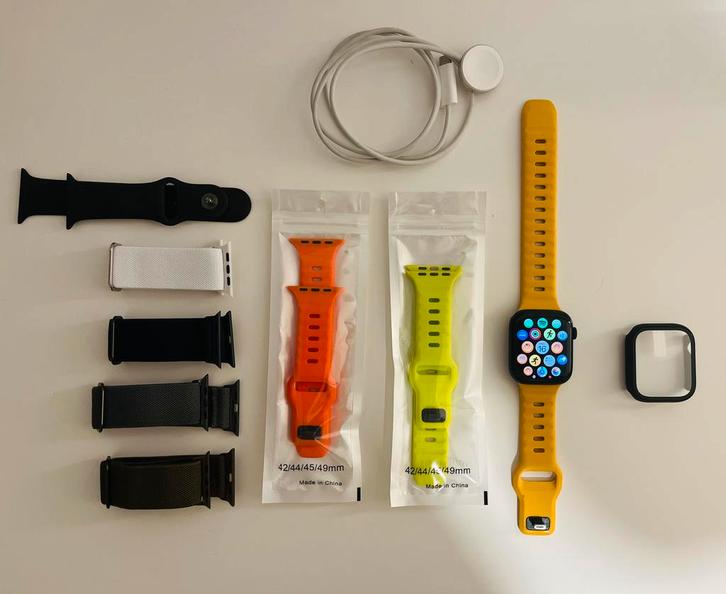 Apple Watch Series 7 45 mm met oplader - Zeer goede staat!, Handtassen en Accessoires, Sporthorloges, Gebruikt, iOS, Zwart, Afstand