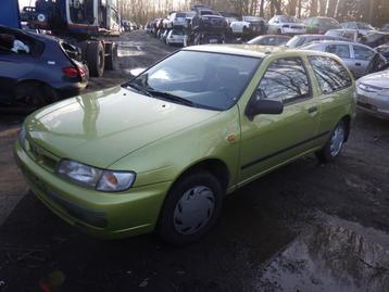 Buitenspiegel links van een Nissan Almera beschikbaar voor biedingen