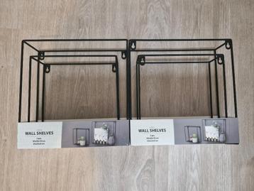 Wandplanken met zwart metalen rand beschikbaar voor biedingen
