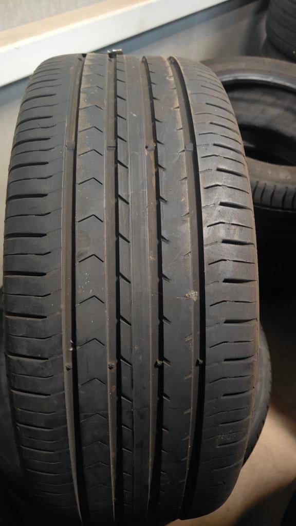 235/55r17 continental 35€ par pièce, Autos : Divers, Pièces de sport automobile, Enlèvement ou Envoi