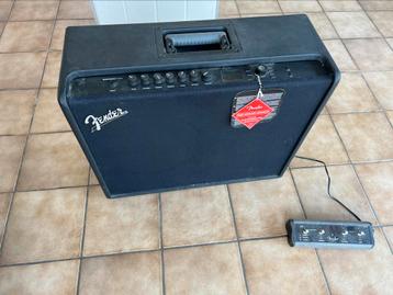 Fender mustang gt 200watt, Muziek en Instrumenten, Ophalen, Zo goed als nieuw, Gitaar, 100 watt of meer