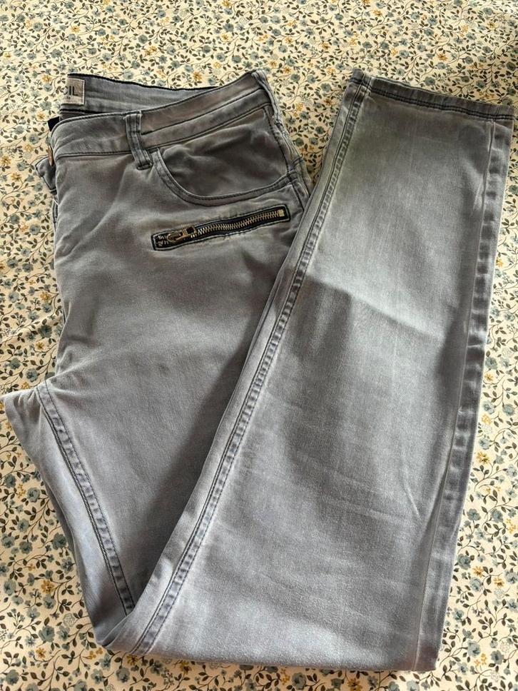 Divers pantalons Taille 32(Eur 42) à 5€, Kleding | Dames, Broeken en Pantalons, Gedragen, Maat 42/44 (L), Blauw, Ophalen