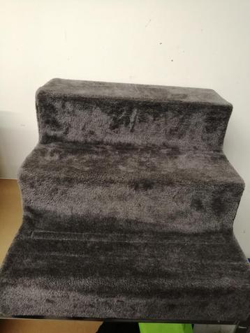 Hondentrapje beschikbaar voor biedingen