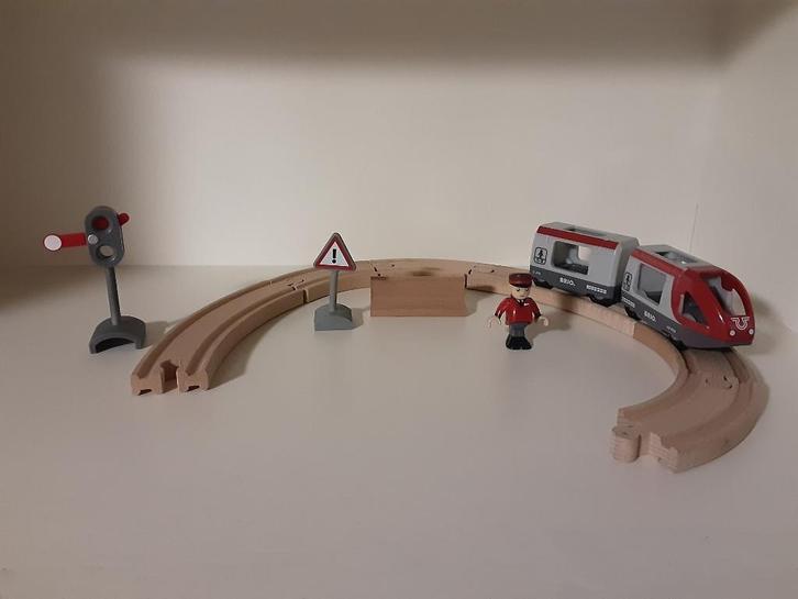 Brio treinbaan met passagierstrein, Kinderen en Baby's, Speelgoed | Houten speelgoed, Zo goed als nieuw, Duw- of Trekspeelgoed