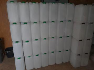 Propere bidons 20l en 25 l beschikbaar voor biedingen