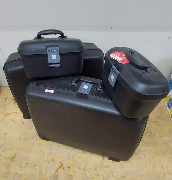 2 koffers + 2 beautycases Delsey, Handtassen en Accessoires, Koffers, Ophalen