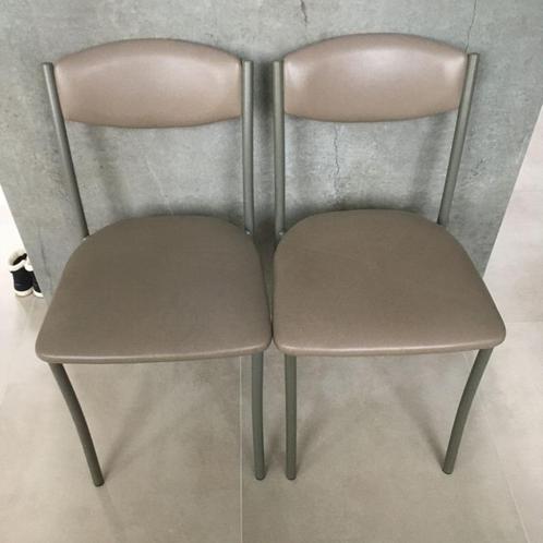 2 stoelen met zachte zitting - wegens verbouwingen weg, Maison & Meubles, Chaises, Utilisé, Deux, Cuir, Métal, Gris, Enlèvement