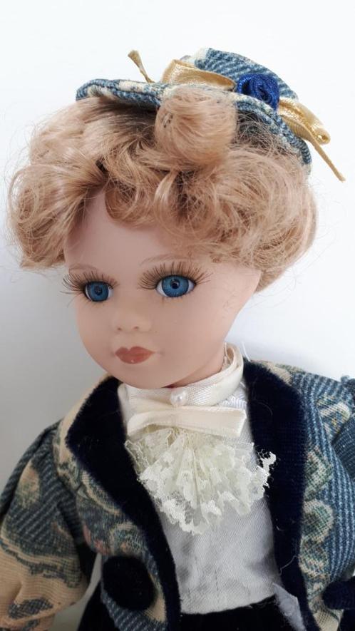 Porseleinen pop Amelia Bleu Bonheur Promenade collectie, Verzamelen, Poppen, Nieuw, Pop, Ophalen of Verzenden