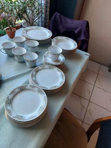 Servies China Haicheng 33 delen beschikbaar voor biedingen