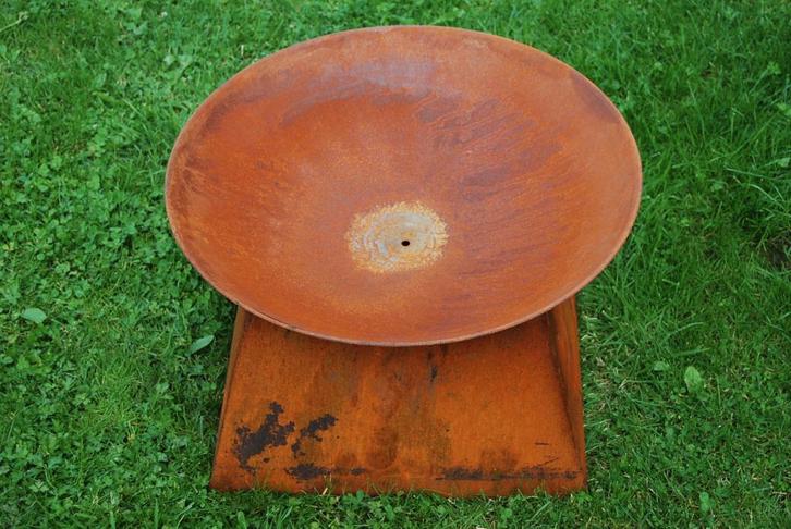 Braséro ,bbc , chauffe terrasse ,vasque en acier sur socle, Jardin & Terrasse, Chauffage de terrasse, Neuf, Enlèvement ou Envoi