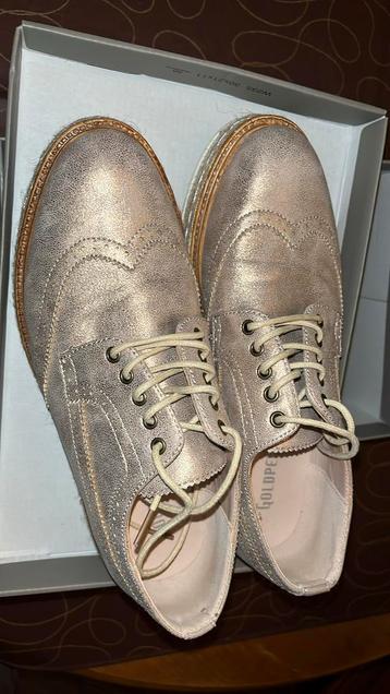 Dames schoenen beschikbaar voor biedingen