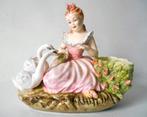 Porseleinen beeld van meisje met 2 zwanen, Antiek en Kunst, Ophalen of Verzenden