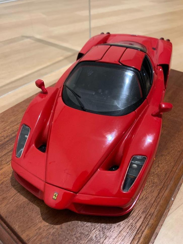 Enzo Ferrari Hot Wheels 2002 1:18, Hobby en Vrije tijd, Modelbouw | Auto's en Voertuigen, Zo goed als nieuw, Auto, Groter dan 1:32