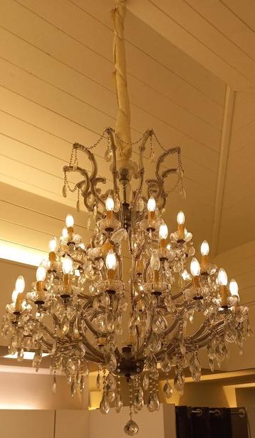Enorme Marie-Therese kroonluchter met 41 lampen  beschikbaar voor biedingen