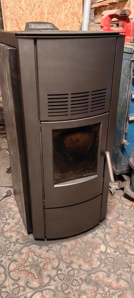 Poêle à pellet bien lire, Doe-het-zelf en Bouw, Verwarming en Radiatoren, Zo goed als nieuw