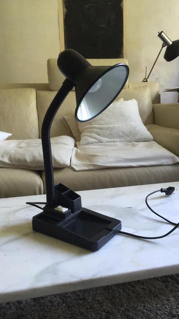 Bureau lamp beschikbaar voor biedingen