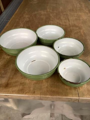 5 groene emaille schalen, Enlèvement