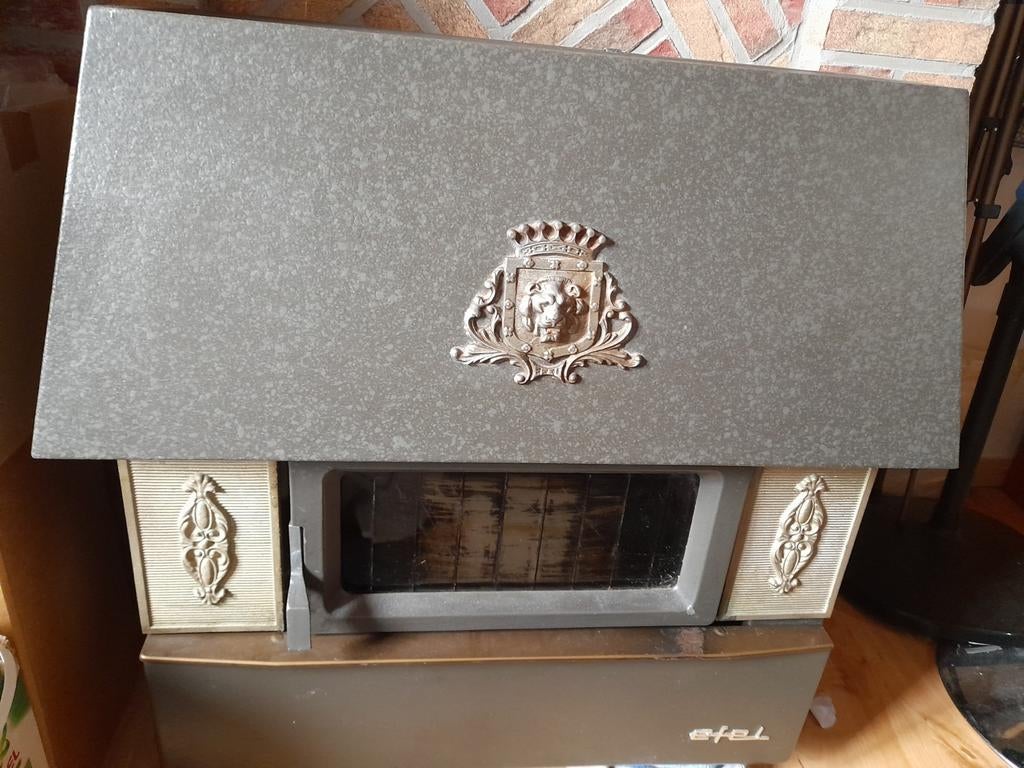 A LA RECHERCHE D  un poele a mazout rustique &  RESERVOIR, Maison & Meubles, Poêles, Utilisé, Autres types, Enlèvement ou Envoi