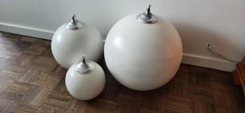 Set Van Drie Stenen Bollen  beschikbaar voor biedingen