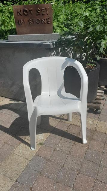 Allibert witte plastic tuinstoel beschikbaar voor biedingen