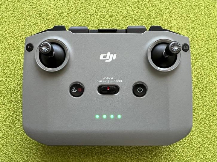 DJI controller in het nieuwe staat met toebehoren, Audio, Tv en Foto, Drones, Zo goed als nieuw, Ophalen