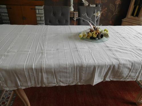 linnen tafelkleed en kante, Huis en Inrichting, Tafelkleden, Zo goed als nieuw, Ophalen