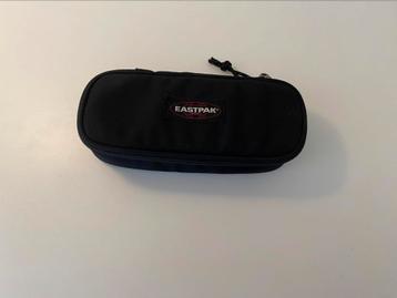 Eastpak pennenzak zwart beschikbaar voor biedingen