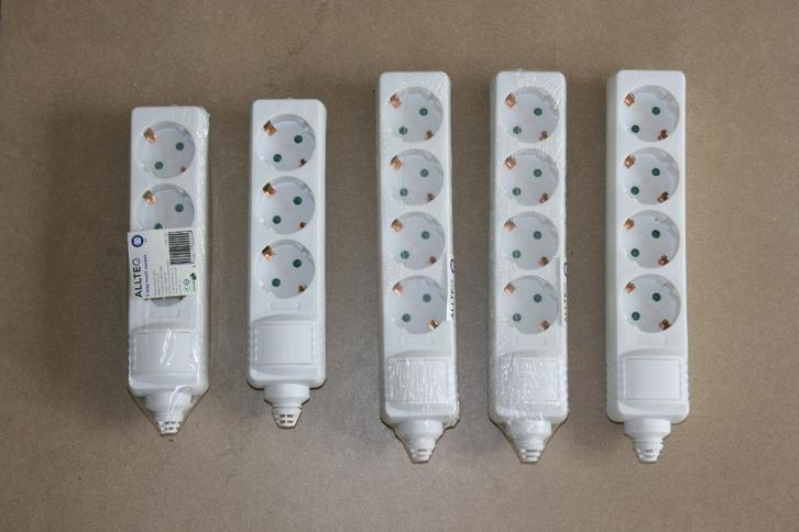 5 nieuwe (!) stekkerdozen met randaarde (Nederland), Doe-het-zelf en Bouw, Elektriciteit en Kabels, Nieuw, Ophalen of Verzenden