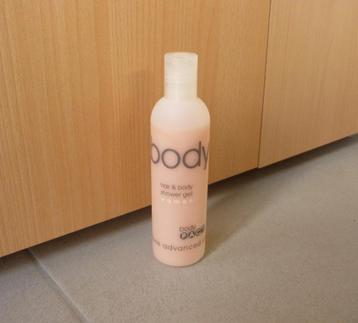 Body Pact Hair & body shower gel Women Douchegel 250 ml beschikbaar voor biedingen