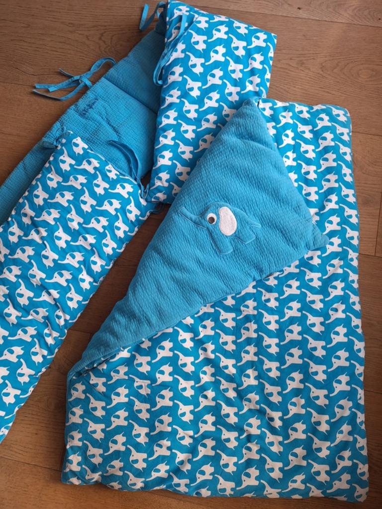 PERICLES - T tour de lit + couverture éléphants bleu/blanc, Kinderen en Baby's, Kinderkamer | Beddengoed, Gebruikt, Deken of Dekbed