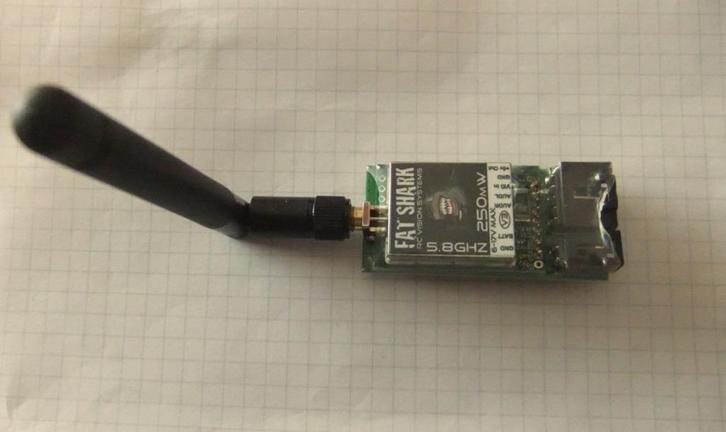 Fat Shark 5,8 GHz Transmitter 250 mW, compleet met antenne., Hobby en Vrije tijd, Modelbouw | Radiografisch | Overige, Gebruikt