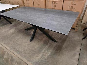 Tafel in grijze keramiek | spideronderstel | 200x100x77H, Huis en Inrichting, Tafels | Eettafels, Ophalen, Nieuw, Glas