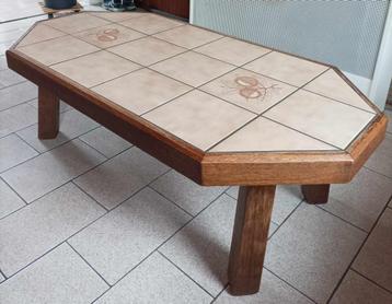 Table basse salon en bois, octogonale avec plateau carrelé beschikbaar voor biedingen