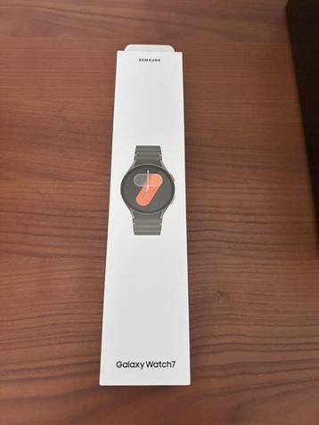 Samsung Galaxy Watch 7 40mm nieuw in zijn doos beschikbaar voor biedingen