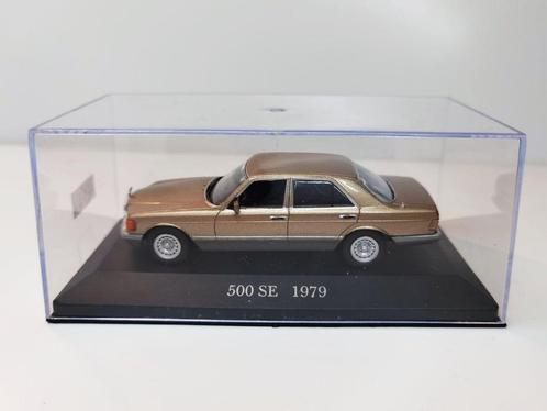 MERCEDES 500 SE 1979 1/43 IXO UH NEUVE + BOITIER PERPLEX, Hobby en Vrije tijd, Modelauto's | 1:43, Nieuw, Auto, Universal Hobbies
