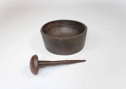 zware gietijzeren vijzel met stamper, Antiek en Kunst, Antiek | Keukengerei, Ophalen