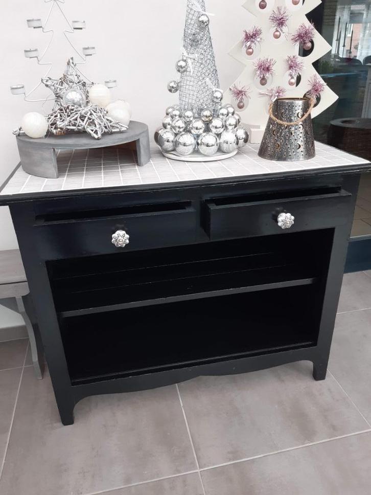 Hele mooie bijzetkast zwart geverfd met tegeltjes bovenop, Huis en Inrichting, Kasten | Overige, Gebruikt, Ophalen