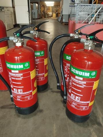 Schuim Brandblussers en slanghaspel beschikbaar voor biedingen