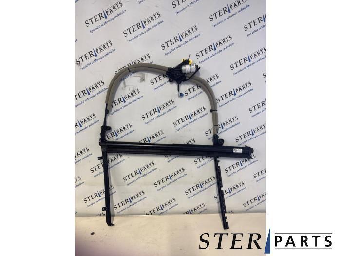 Zonnescherm elektrisch links-achter van een Mercedes GLS-Kla, Auto-onderdelen, Interieur en Bekleding, Mercedes-Benz, Gebruikt