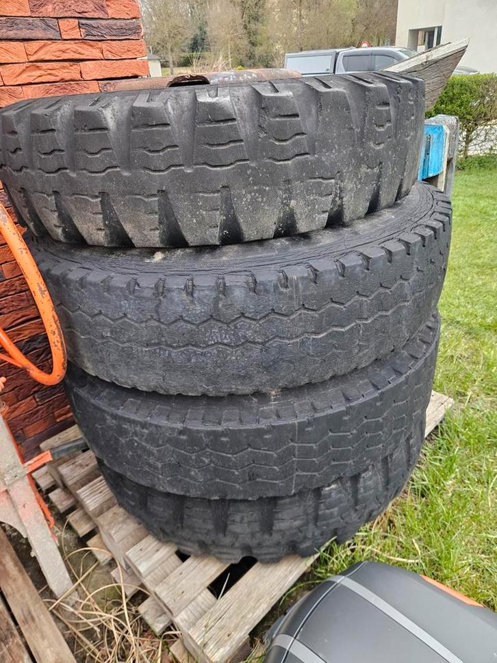 Oude banden van bouwkraan, Auto diversen, Autosport-onderdelen, Ophalen