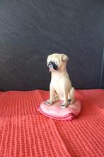 Boris, keramiek mopshondje op kussen., Ophalen of Verzenden, Zo goed als nieuw, Dier