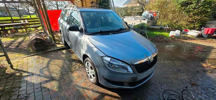 Skoda Fabia  break1.2 essence, 3 cylindres.

Année 2011, Auto's, Skoda, Particulier, Fabia, Benzine, Break, 5 deurs, Blauw, Ophalen