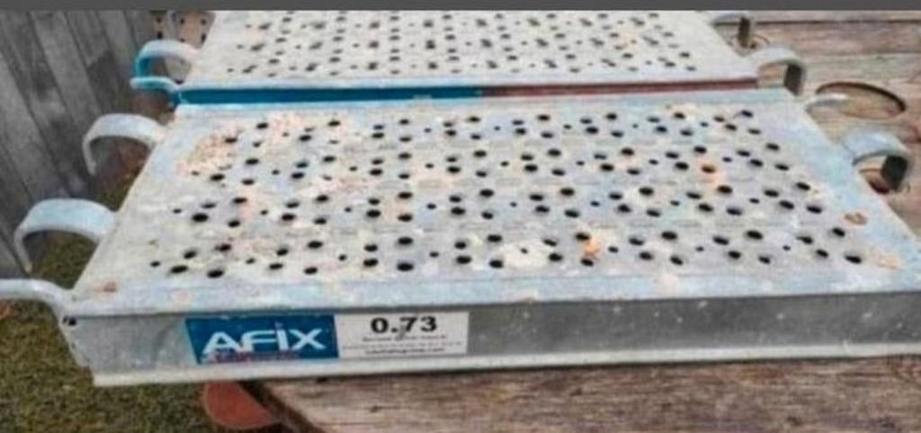 2 steigervloeren 65 cm, Doe-het-zelf en Bouw, Steigers, Ophalen